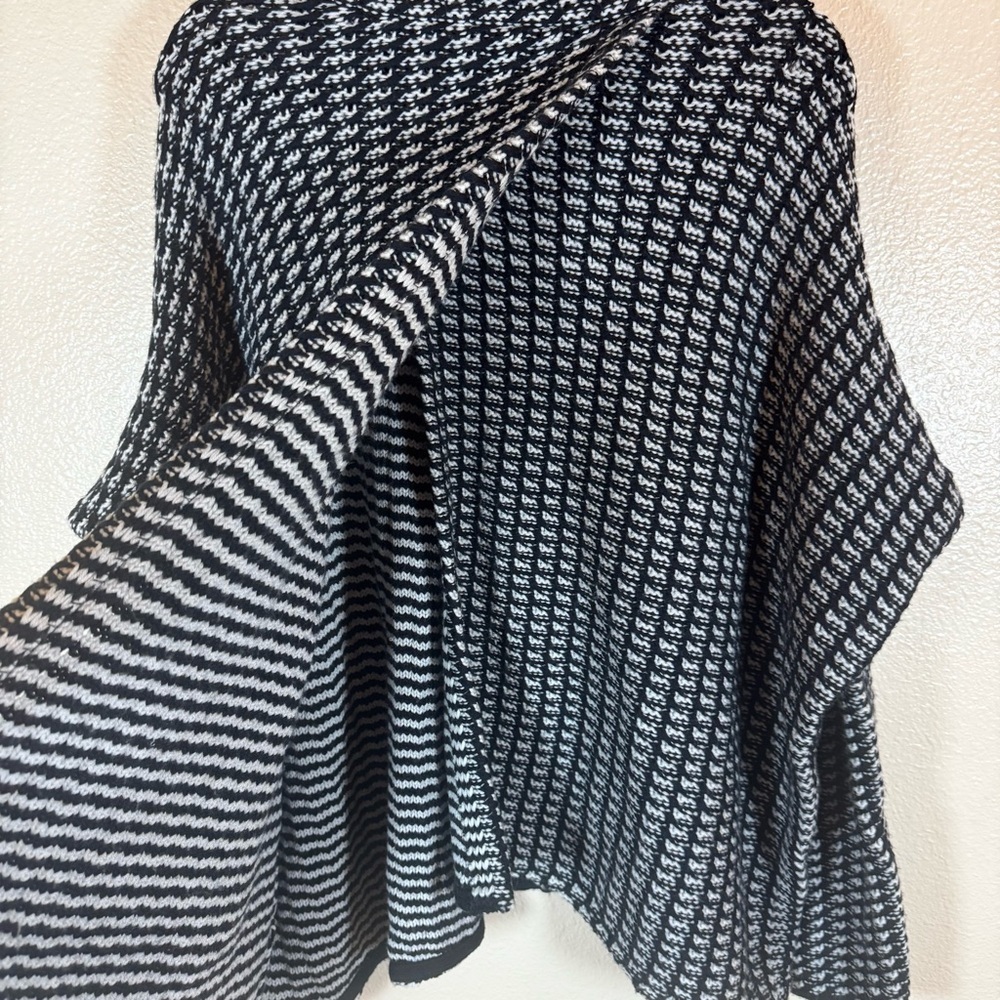 Diane Von Furstenberg Black and White Ahiga Wool Sweater - Picture 10 of 11